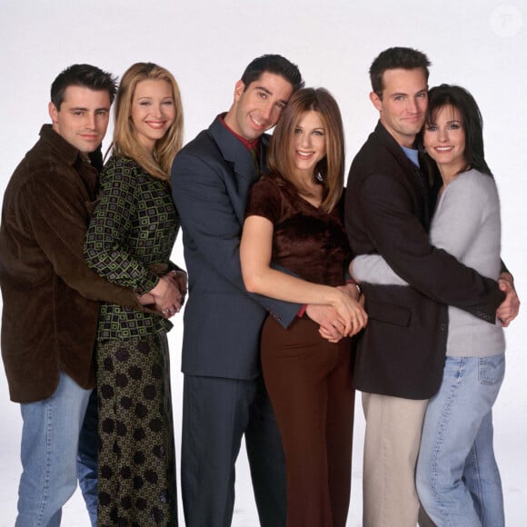 Jennifer Aniston, Courteney Cox, Lisa Kudrow, Matt LeBlanc, Matthew Perry et David Schwimmer (photo promotionnelle de la série Friends)