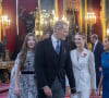 Une étape cruciale passée en compagnie de ses parents Felipe et Letizia et de sa soeur Sofia
L'infante Sofia d'Espagne, La princesse Leonor, La reine Letizia d'Espagne, Le roi Felipe VI d'Espagne - La famille royale d'Espagne arrive au déjeuner au palais royal, à la suite de la cérémonie de serment de la princesse Leonor à Madrid, le 31 octobre 2023. La Princesse des Asturies a prêté serment aujourd'hui devant le parlement espagnol à l'occasion de son 18ème anniversaire. Après cet acte solennel, la Princesse des Asturies a reçu au Palais Royal le collier de Carlos III, la plus haute distinction accordée par l'État espagnol. Après cette récompense, un déjeuner de célébration a eu lieu dans la salle à manger de gala du Palais Royal, en présence de plus de 100 invités, parmi lesquels, outre les trois branches du gouvernement, se trouvent des représentants éminents du des domaines tels que le sport, la société et l'économie. 
