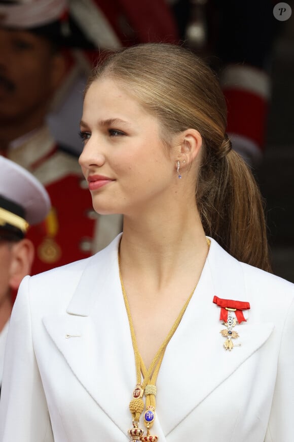 Leonor d'Espagne a prêté serment
La princesse Leonor - La princesse Leonor, entourée de la famille royale, quitte le Parlement après avoir prêté serment, à l'occasion de son 18ème anniversaire à Madrid