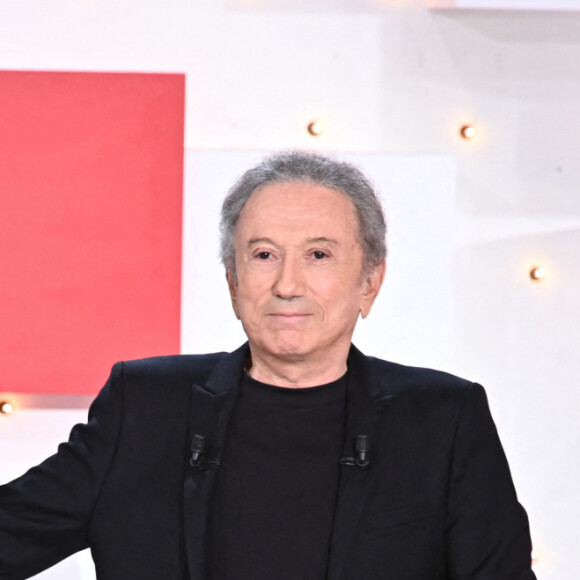 Exclusif - Michel Drucker - Promotion de la pièce "Bungalow 21" lors de l'enregistrement de l'émission Vivement dimanche au studio Gabriel, presentée par Michel Drucker . Diffusion sur France 3 le 10/09/2023. le 1er septembre 2023. © Guillaume Gaffiot/Bestimage