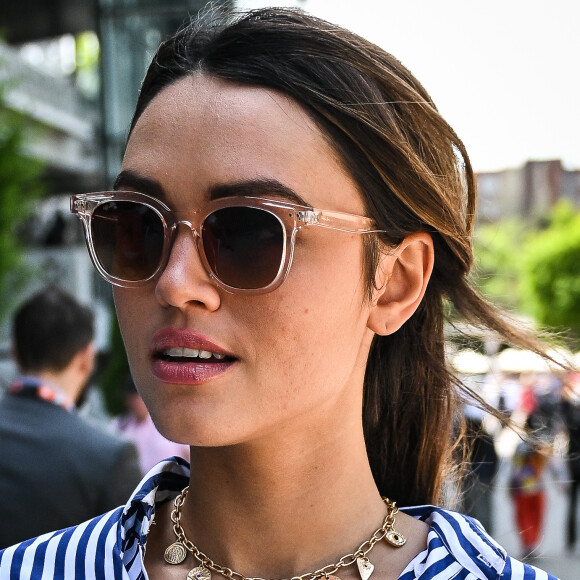 Ayant fait une escale à New York avant d'arriver dans la capitale du pays d'hôte, la principale intéressée a eu une petite surprise... Quelques uns de ses bagages ont été égarées !
Exclusif - Diane Leyre (Miss France 2022) lors des Internationaux de France de tennis de Roland Garros 2023 à Paris, France, le 30 mai 2023. © Matthieu Mirville/Bestimage 
