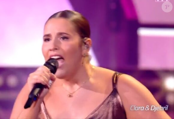 Heureusement, elle va vite balayer toutes ces critiques.
Clara, Star Academy 2023 @ TF1