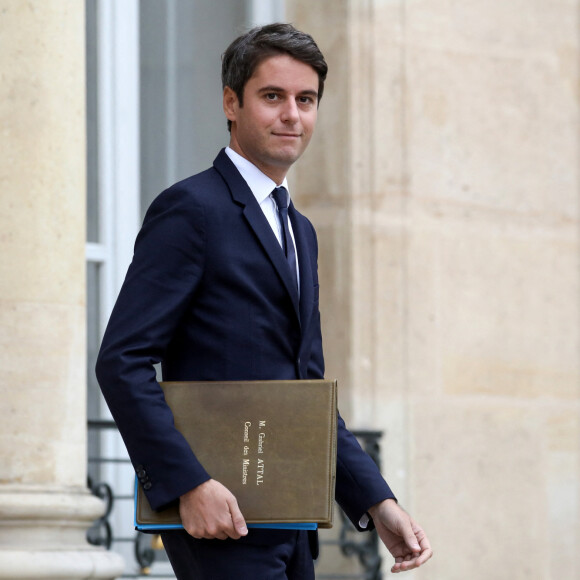 Gabriel Attal était l'invité d'Audrey Crespo-Mara dans Sept à huit dimanche 5 novembre 2023 sur TF1
Le ministre de l'Education Gabriel Attal à la sortie du Conseil des ministres, au palais de l'Elysée, Paris, le 13 octobre 2023 © Stéphane Lemouton / Bestimage