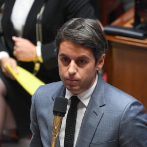 L'homme politique fut le porte-parole du gouvernement durant le premier quinquennat d'Emmanuel Macron à l'Élysée
Gabriel Attal - Séance de questions au gouvernement à l'Assemblée nationale à Paris, le 17 octobre 2023. © Lionel Urman / Panoramic / Bestimage 