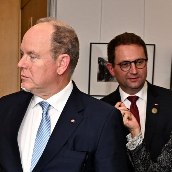 La famille célébrait le cent-cinquantenaire de la naissance de Colette
Le prince Albert II de Monaco, la princesse Caroline de Hanovre et sa fille Charlotte Casiraghi ont assisté à la conférence d'Antoine Compagnon de l'Académie française, "Colette : écrivain par hasard" au Théâtre des Variétés à Monaco dans le cadre du cent-cinquantenaire de la naissance de Colette. © Bruno Bebert / Bestimage