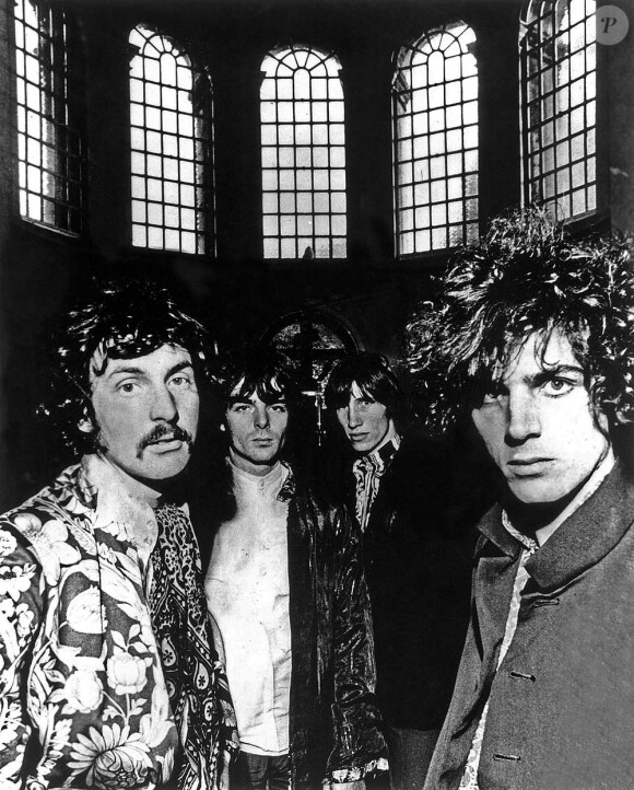 Après avoir attaqué pour ses royalties, Pink Floyd poursuit EMI pour interdire la commercialisation online de ses morceaux...