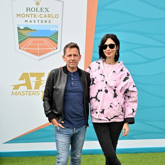 Daniel Riolo et sa compagne Géraldine Maillet - Célébrités en tribune lors du tournoi Rolex Monte Carlo Masters 2023 à Roquebrune-Cap-Martin le 15 avril 2023. © Bruno Bebert/Bestimage  Celebrities in the stands during the Rolex Monte Carlo Masters 2023 tournament in Roquebrune-Cap-Martin on April 15, 2023 