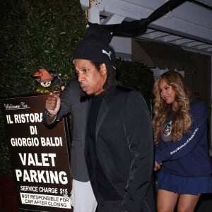 Jay-Z et sa femme Beyoncé Knowles à la sortie du restaurant "Giorgio Baldi" à Los Angeles, le 27 novembre 2022.