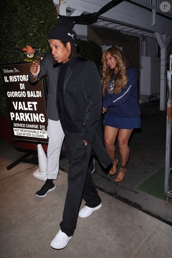 Jay-Z et sa femme Beyoncé Knowles à la sortie du restaurant "Giorgio Baldi" à Los Angeles, le 27 novembre 2022.