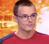 Cet étudiant en histoire de 20 ans vient de Pau. Il enchaîne depuis le 25 septembre les victoires dans "Les 12 Coups de midi", sur TF1.
Emilien est le nouveau maître de midi dans "Les 12 Coups de midi" sur TF1, avec Jean-Luc Reichmann.