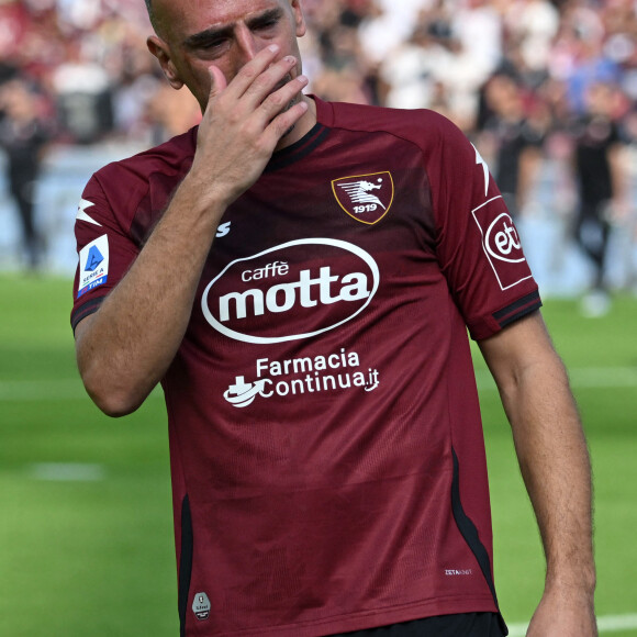 Franck Ribery, en larmes, fait ses adieux au public lors de son dernier match à Salerne, le 22 octobre 2022.