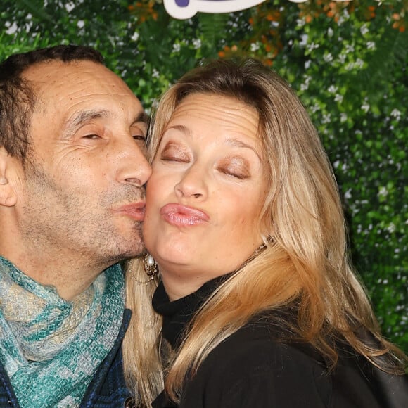 Zinedine Soualem et sa compagne Caroline Faindt - Avant-première de la mini-série Disney "Tout Va Bien" à l'UGC Normandie à Paris le 9 novembre 2023. © Coadic Guirec / Bestimage