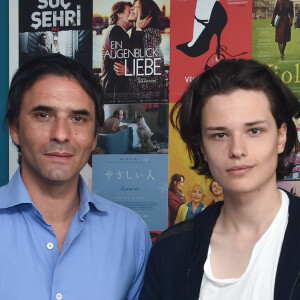 Samuel Benchetrit et son fils Jules Benchetrit (fils de Marie Trintignant) posant lors du 68 ème Festival International du Film de Cannes à Cannes le 18 mai 2015.