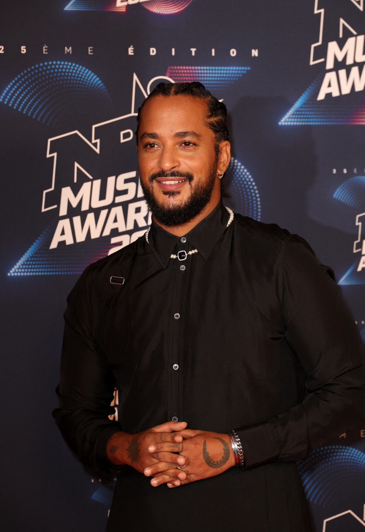 Photo : Slimane a opté pour des tresses collées Slimane au photocall de la  25ème cérémonie des NRJ Music Awards (NMA) au palais des Festivals et des  Congrès de Cannes, France, le