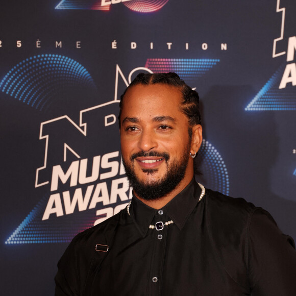 Slimane a opté pour des tresses collées
Slimane au photocall de la 25ème cérémonie des "NRJ Music Awards (NMA)" au palais des Festivals et des Congrès de Cannes, France, le 10 novembre 2023. © Dominique Jacovides/Bestimage