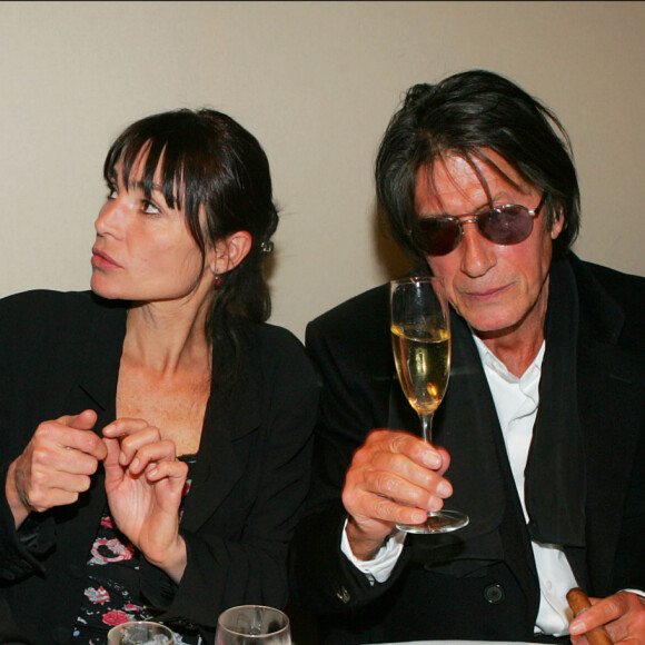 "C'est elle (Sylvie Duval) qui a décidé de m'emmener très rapidement à l'hosto et à l'hosto j'avais un hématome...", se rappelle Jacques Dutronc
 
Archives - Thomas Dutronc, Sylvie Duval et Jacques Dutronc.