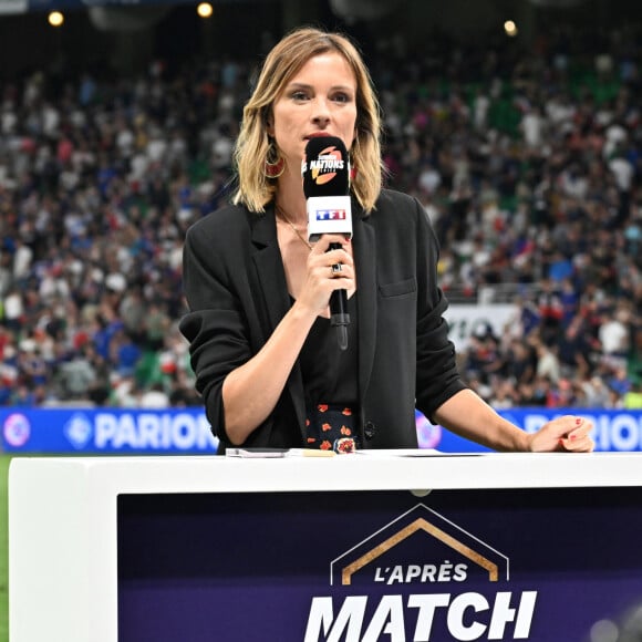 Isabelle Ithurburu (journaliste TF1) - RUGBY : France vs Ecosse (30-27) - Match préparatif pour la coupe du monde 2023 à Saint-Étienne le 12 août 2023. © Frédéric Chambert / Panoramic / Bestimage