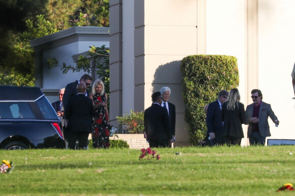 Ils s'étaient ensuite rendus tous ensemble à ses obsèques.
EXCLU - Obsèques de Matthew Perry à l'église de Forest Law, dans le quartier de The Hills à Los Angeles.