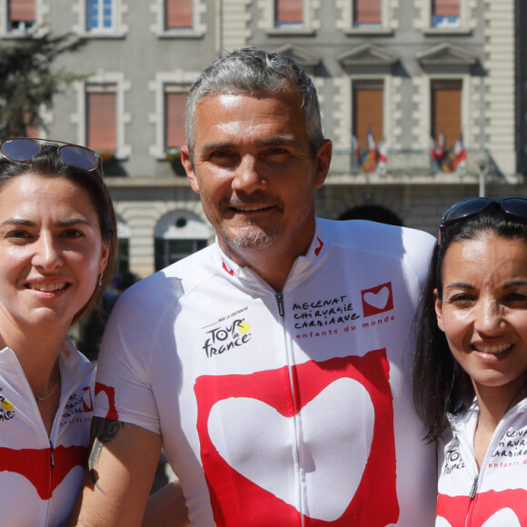 Exclusif - Charlotte Lembach (vice-championne olympique d'escrime), Richard Virenque, Sarah Ourahmoune (vice-championne olympique de boxe) - Préparaifs des personnalités participant à l'"étape du coeur" de l'association "Mécénat Chirurgie Cardiaque" (MCC) lors du tour de France sur la zone de départ à Rives de Gier, France, le 15 juillet 2022. © Christophe Clovis/Bestimage