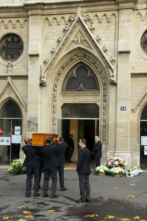 L'acteur a perdu la vie lors d'un accident de laroute, dans le tunnel de Saint-Cloud.
Archives - Illustration aux obsèques de Jocelyn Quivrin au Temple de l'étoile à Paris le 21 novembre 2009 