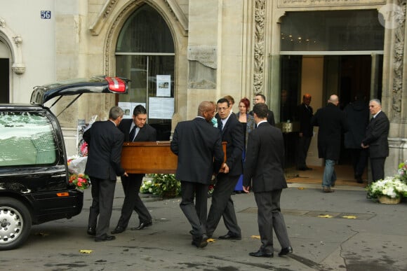 Archives - Illustration aux obsèques de Jocelyn Quivrin au Temple de l'étoile à Paris le 21 novembre 2009 
