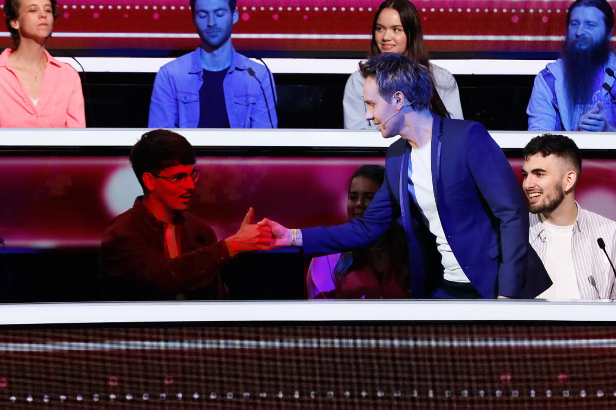 Photo Exclusif Cyril Féraud affronte un candidat spécialiste de la bataille de pouces (ou