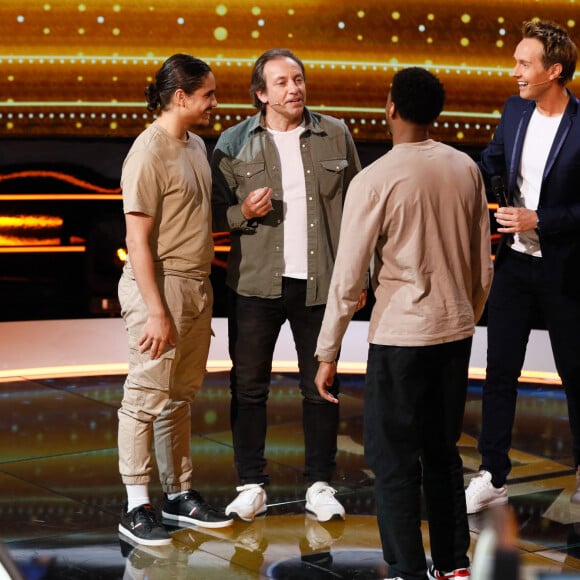 Exclusif - Zinédine Tadjer, Philippe Candeloro, Adam Jacqueray (5 fois champion de France de karaté), Cyril Féraud - Enregistrement de l'émission "100% Logique", présentée par C.Féraud et diffusée le 18 novembre sur France 2 © Christophe Clovis / Bestimage 