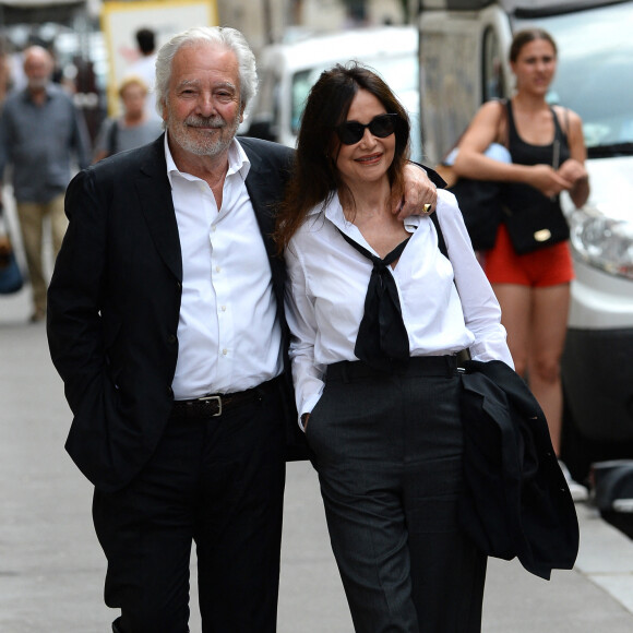 Pierre Arditi et Evelyne Bouix - Mariage de Claude Lelouch à la mairie du 18ème à Paris. Le 17 juin 2023