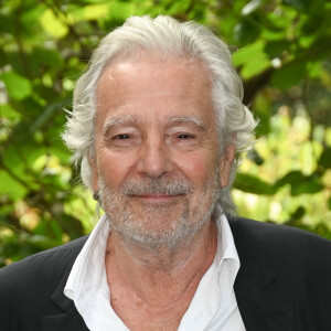 Et pour cause, il a malheureusement été victime d'un malaise sur scène. 
Pierre Arditi au photocall du film "Maestro(s)" lors du 15ème festival du film francophone de Angoulême, France, le 26 août 2022. © Coadic Guirec/Bestimage 