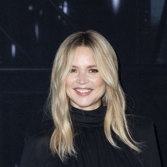 Tout comme son personnage, Virginie Efira est très famille. Et pour s'assurer d'avoir le meilleur rapport avec chacun, elle a pris une décision : privilégier les face à face.
Virginie Efira - Photocall du défilé Saint Laurent Womenswear Printemps/été 2024 dans le cadre de la Fashion Week de Paris le 26 septembre 2023 à Paris. © Olivier Borde/Bestimage