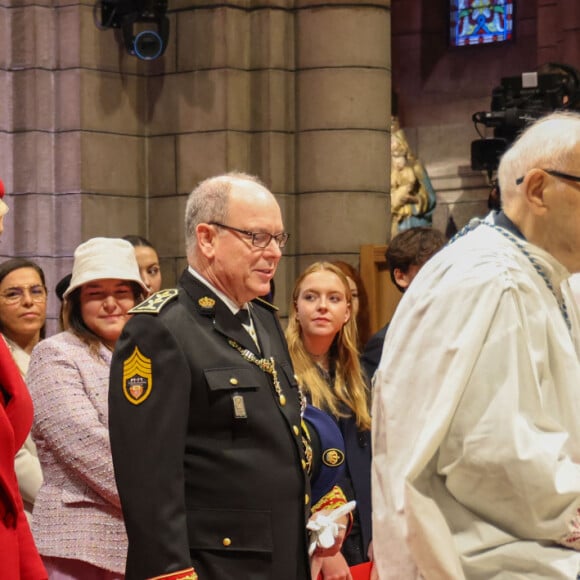 Le prince Albert II de Monaco, La princesse Charlène de Monaco, La princesse Stéphanie de Monaco, La princesse Caroline de Hanovre - La famille princière monégasque assiste à la messe d'action de grâce avec Te Deum lors de la la fête nationale de Monaco, en la cathédrale Notre-Dame Immaculée, le 19 novembre 2023. © Jean-Charles Vinaj / Pool Monaco / Bestimage No Tabloïds - 