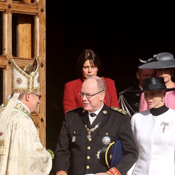 Mgr Dominique-Marie David archevêque de Monaco, le prince Albert II de Monaco, la princesse Charlene, la princesse Stéphanie, la princesse Caroline de Hanovre - Sorties de la cathédrale Notre-Dame-Immaculée de Monaco pour la messe lors de la Fête Nationale de la principauté de Monaco le 19 novembre 2022. © Dominique Jacovides / Bruno Bebert / Bestimage 