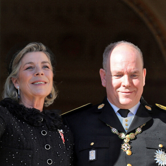 La princesse Caroline de Hanovre, le prince Albert II de Monaco, la princesse Stéphanie de Monaco - La famille princière au balcon lors de la fête nationale de Monaco le 19 novembre 2021. © Dominique Jacovides / Bruno Bebert / Bestimage 