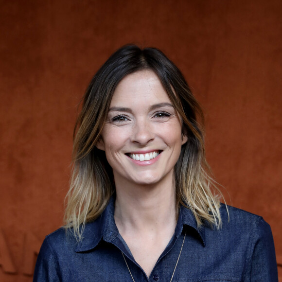 Info - Isabelle Ithurburu rejoindra TF1 à la rentrée pour présenter l'émission "50 minutes Inside" et le magazine de la Coupe du Monde de rugby - Isabelle Ithurburu au village (jour 10) lors des Internationaux de France de Tennis de Roland Garros 2022 à Paris, France, le 31 mai 2022. © Dominique Jacovides/Bestimage 