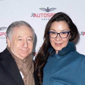 Sur la photo, on peut voir l'ancien patron de Ferrari avec Michelle Yeoh
 
Jean Todt et sa femme Michelle Yeoh au photocall des "Autosport Awards" à Londres, le 6 février 2022.