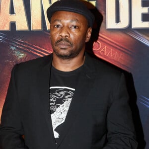 MC Solaar, Agustin Galiana,Bruno Guillo , Eddy de Pretto, Laurie Cholewa, Gil Alma, Laurence Roustandjee, Alban Bartoli, Louis Solal et Karine Grandval, ils étaient tous présents pour assister à la grande première de la comédie musicale culte Notre-Dame de Paris.
MC Solaar (Claude M'Barali) - Personnalités à la représentation de la comédie musicale "Notre Dame de Paris" à l'occasion des 25 ans, au Palais des Congrès à Paris