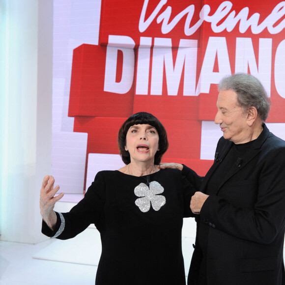 Exclusif - Mireille Mathieu et Michel Drucker - Enregistrement de l'émission Vivement dimanche au studio Gabriel à Paris, le 10 novembre 2023, présentée par M.Drucker et diffusée le 26 novembre 2023 sur France 3. © Guillaume Gaffiot / Bestimage  No web pour la Belgique et la Suisse 