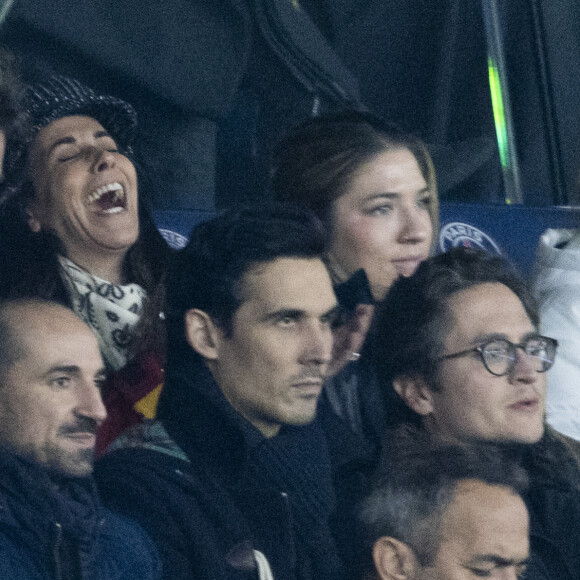 Reem Kherici et son mari Gilles Lemaire dans les tribunes lors du match de Ligue 1 Uber Eats "PSG - Monaco (5-2)" au Parc Des Princes, le 24 novembre 2023. © Cyril Moreau/Bestimage