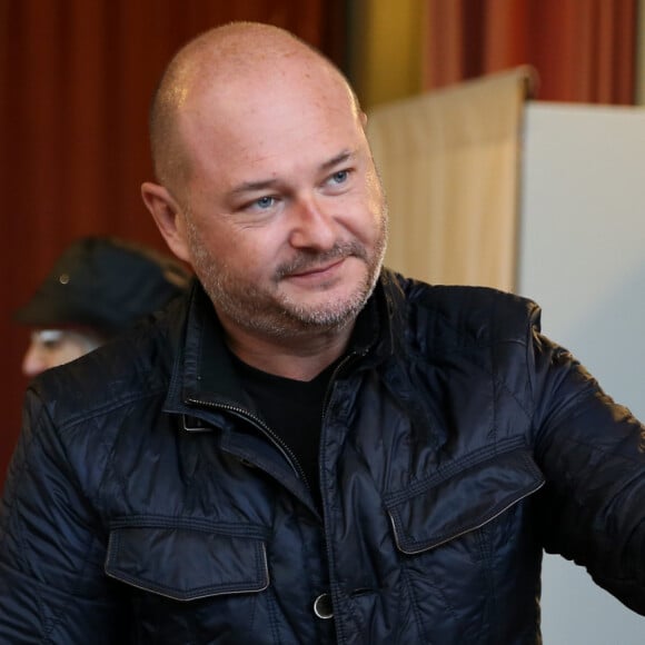 Nouveau rebondissement dans l'affaire Cauet.
Sébastien Cauet vote à la mairie du Touquet pour le second tour de l'élection présidentielle. © Dominique Jacovides - Sébastien Valiela / Bestimage