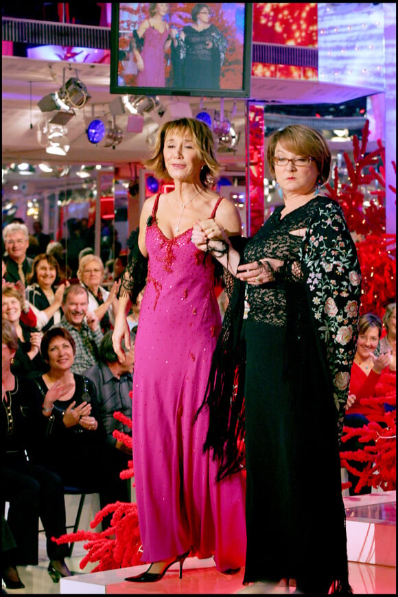 Marie-Anne Chazel et Josiane Balasko sur le plateau de Vivement dimanche en 2006