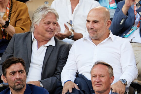 "Je rentre dans une phase où je ne le supporte plus", ajoute-t-il sur Fabien Galthié
 
Denis Charvet, Vincent Moscato en tribune lors des Internationaux de France de tennis de Roland Garros 2023 à Paris le 30 mars 2023. © Jacovides-Moreau/Bestimage