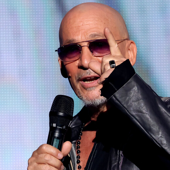 Le chanteur a alors pu révéler avoir particulièrement souffert de ses derniers traitements.
Exclusif - Florent Pagny - Enregistrement de l'émission "Avec Florent, tout le monde ELA" à La Seine Musicale à Paris, diffusée le 1er septembre à 21h10 sur TF1 © Cyril Moreau-Dominique Jacovides / Bestimage