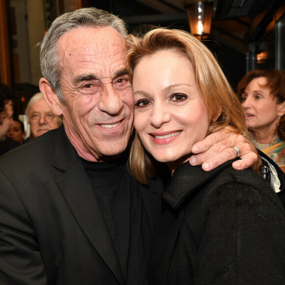 Voilà déjà quatorze ans qu'ils s'aiment et dix ans qu'ils sont mariés.
Exclusif - Thierry Ardisson et sa femme Audrey Crespo-Mara - Laurent Baffie fête son succès littéraire "1 Million de livres vendus" aux Deux Magots à Paris. © Veeren/Bestimage