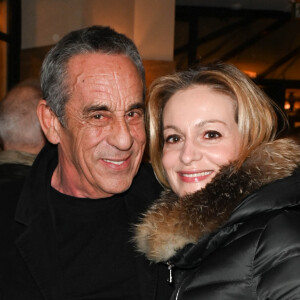 Thierry Ardisson et sa femme Audrey Crespo-Mara - Lancement du numéro 75 de la revue littéraire "La règle du jeu", avec pour thème "Comment lisez-vous ?", au Café de Flore à Paris. Le 16 février 2022 © Coadic Guirec / Bestimage