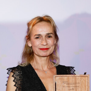 Sandrine Bonnaire (prix "vie d'artiste") lors de la première édition de "La nuit des artistes" à l'initiative de l'ADAMI au Pachamama à Paris le 27 mars 2023. © Christophe Clovis / Bestimage