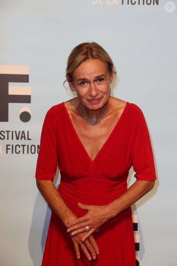 "Il y a eu des choses pires encore que je ne peux pas dire", dénonce Sandrine Bonnaire

Sandrine Bonnaire au photocall de "Les Combattantes" lors de la 24ème édition du Festival de la Fiction TV de la Rochelle, le 15 septembre 2022.