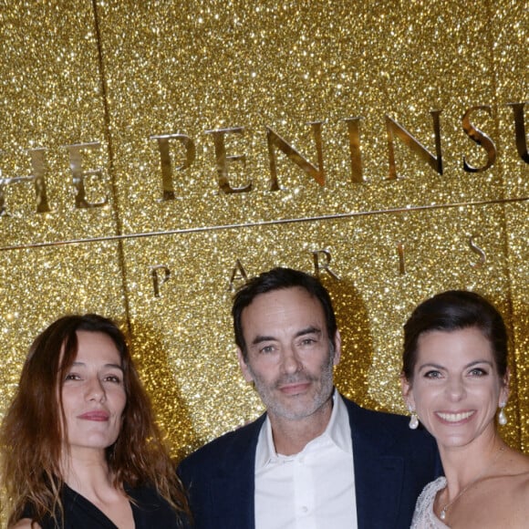 Exclusif - Zoé Félix, Anthony Delon, Nathalie Vimar (directrice commerciale et marketing de l'hôtel The Peninsula Paris) - L'hôtel The Peninsula Paris présente son univers féérique pour Noël le 30 novembre 2023 . Bûches, couronne des Rois, Heure du Thé et cocktails de Noël ont été présentés par la cheffe pâtissière A. Coruble et le chef David Bizet qui oeuvrent chaque jour à créer des souvenirs mémorables pour les petits et les plus grands. The Peninsula Paris a célèbré l'esprit de Noël avec des animations féeriques qui ont donné le sourire à toute la famille. Entre traditions, délices gastronomiques, surprises et jolies idées de cadeaux, la saison de Noël à l'hôtel The Peninsula Paris laissera des souvenirs inoubliables aux petits comme aux grands. Les festivités se poursuivent dans tous les restaurants et bars, entre Heure du Thé, menus de fête et cocktails sur-mesure © Rachid Bellak / Bestimage