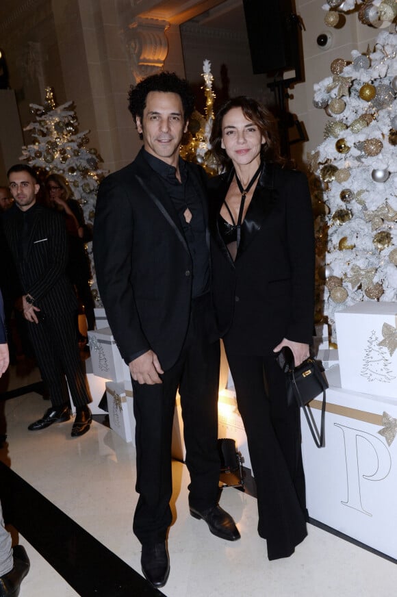 Exclusif - Sandra Sisley et son mari Tomer Sisley - L'hôtel The Peninsula Paris présente son univers féérique pour Noël le 30 novembre 2023 . Bûches, couronne des Rois, Heure du Thé et cocktails de Noël ont été présentés par la cheffe pâtissière A. Coruble et le chef David Bizet qui oeuvrent chaque jour à créer des souvenirs mémorables pour les petits et les plus grands. The Peninsula Paris a célèbré l'esprit de Noël avec des animations féeriques qui ont donné le sourire à toute la famille. Entre traditions, délices gastronomiques, surprises et jolies idées de cadeaux, la saison de Noël à l'hôtel The Peninsula Paris laissera des souvenirs inoubliables aux petits comme aux grands. Les festivités se poursuivent dans tous les restaurants et bars, entre Heure du Thé, menus de fête et cocktails sur-mesure © Rachid Bellak / Bestimage