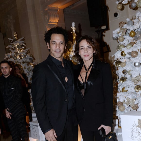 Exclusif - Sandra Sisley et son mari Tomer Sisley - L'hôtel The Peninsula Paris présente son univers féérique pour Noël le 30 novembre 2023 . Bûches, couronne des Rois, Heure du Thé et cocktails de Noël ont été présentés par la cheffe pâtissière A. Coruble et le chef David Bizet qui oeuvrent chaque jour à créer des souvenirs mémorables pour les petits et les plus grands. The Peninsula Paris a célèbré l'esprit de Noël avec des animations féeriques qui ont donné le sourire à toute la famille. Entre traditions, délices gastronomiques, surprises et jolies idées de cadeaux, la saison de Noël à l'hôtel The Peninsula Paris laissera des souvenirs inoubliables aux petits comme aux grands. Les festivités se poursuivent dans tous les restaurants et bars, entre Heure du Thé, menus de fête et cocktails sur-mesure © Rachid Bellak / Bestimage