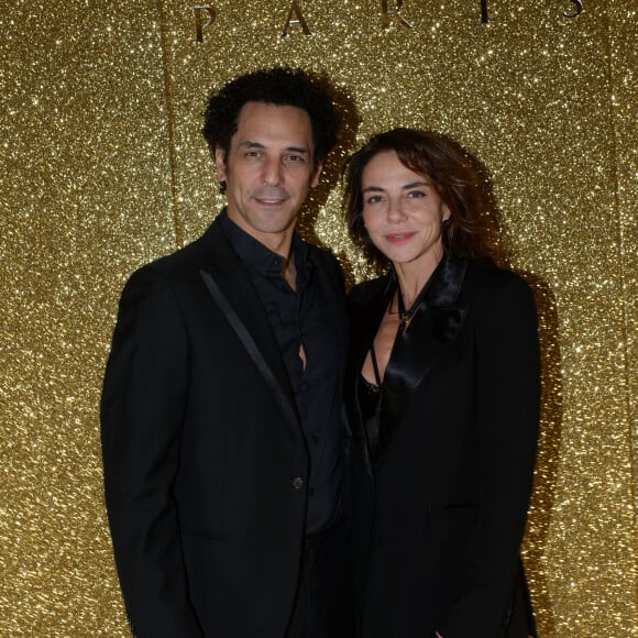 Exclusif - Sandra Sisley et son mari Tomer Sisley - L'hôtel The Peninsula Paris présente son univers féérique pour Noël le 30 novembre 2023 . Bûches, couronne des Rois, Heure du Thé et cocktails de Noël ont été présentés par la cheffe pâtissière A. Coruble et le chef David Bizet qui oeuvrent chaque jour à créer des souvenirs mémorables pour les petits et les plus grands. The Peninsula Paris a célèbré l'esprit de Noël avec des animations féeriques qui ont donné le sourire à toute la famille. Entre traditions, délices gastronomiques, surprises et jolies idées de cadeaux, la saison de Noël à l'hôtel The Peninsula Paris laissera des souvenirs inoubliables aux petits comme aux grands. Les festivités se poursuivent dans tous les restaurants et bars, entre Heure du Thé, menus de fête et cocktails sur-mesure © Rachid Bellak / Bestimage